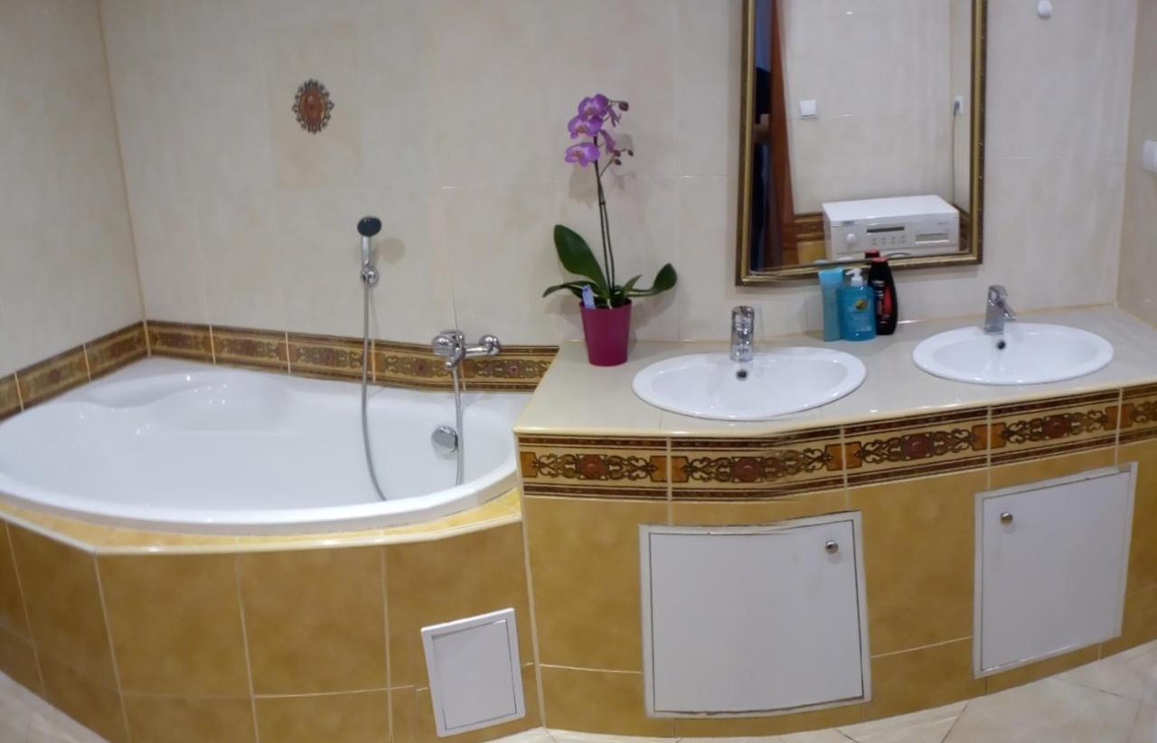 Luxury Large 21 Apartment